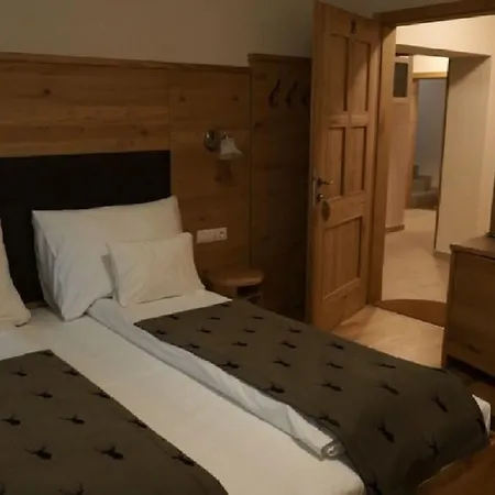 Hodoseri Vadaszhaz Hotel *